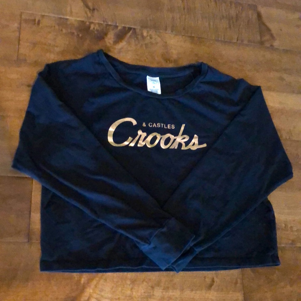 Crooks and Castle long sleeve mid drift shirt. Baggy fit
